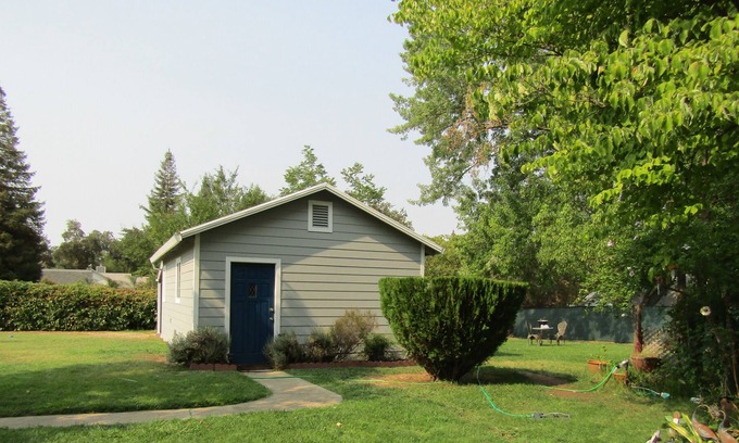 Orangevale Cottage | Robin's Nest-1 Bedroom Garden Cottage in Fair Oaks