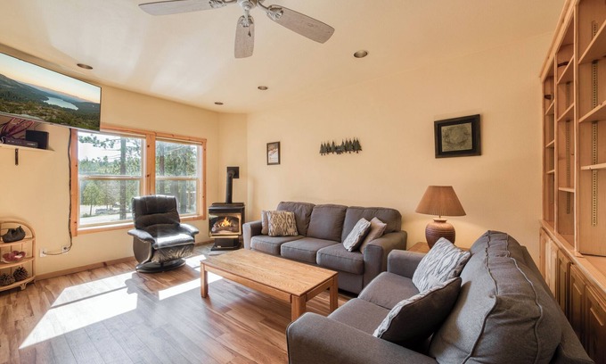 Truckee House | Robin's Rest at Tahoe Donner by Tahoe Getaways - Summer Monthly Lease w/HOA Amenities