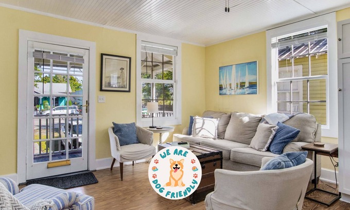 Old East Hill House | Robins Nest - Dog Friendly - Walk to Bay Center