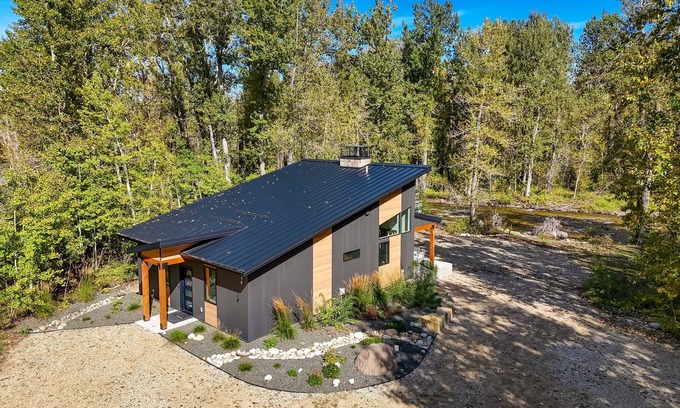 Red Lodge Cabin | Rock Creek Retreat: Creekside Cabin Near Red Lodge