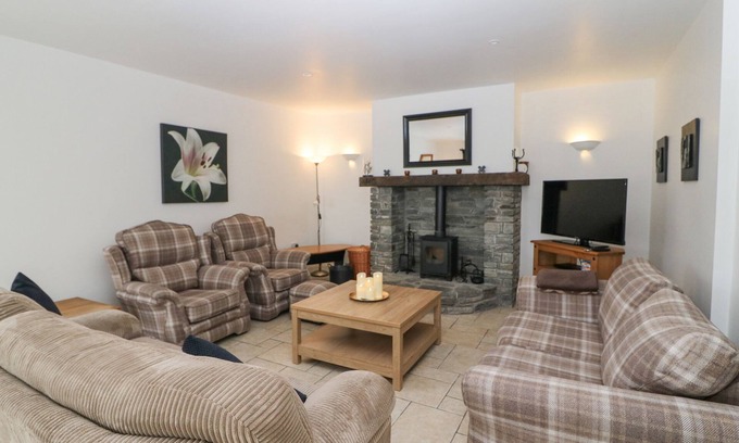 Ardnatrush Cottage | ROCK LAWN COTTAGE, family friendly in Kealkill, County Cork