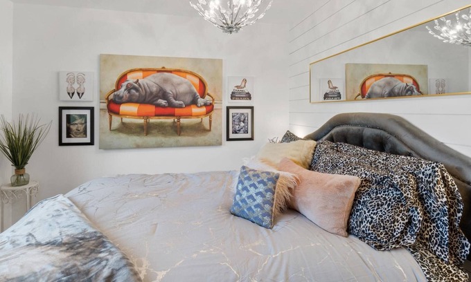 Boise Condo | Rock N' Roll + Sweet Dreams! Get Cozy Next to Indoor & Outdoor Fireplace'! Community Pool!