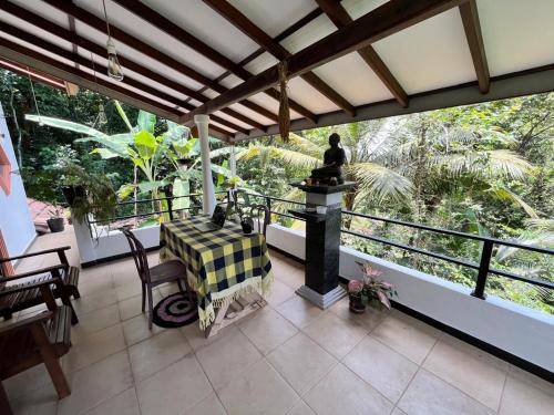 Rumassala Bed & Breakfast | Rock Side Inn