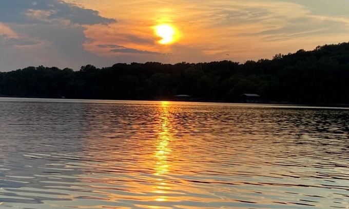 Cadiz House | Rockcastle Sunset Cove - Lakefront Vacation Retreat