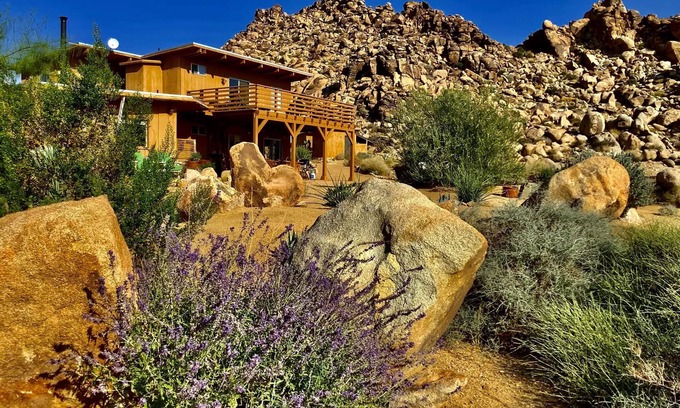 Monument Manor House | RockHill Ranch-Joshua Tree Retreat, Secluded and Beautiful!