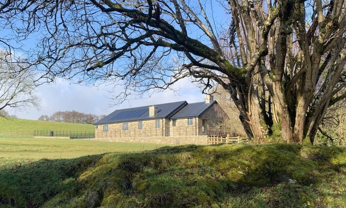 Builth Wells House | Rocks Cottage in Builth Wells