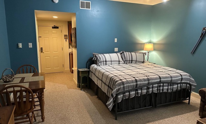 Mercersburg Condo | Rockwell Suite #104 at The Inns of Whitetail