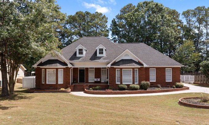 Mount Berry House | Rocky 1 Executive Home, Pool, Hot tub, Fence