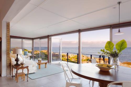 Helderberg Rural House | Rocky Bay on the View