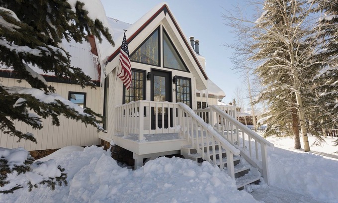 Crested Butte House | Rocky Mountain Getaway! Luxury home close to the ski lifts!
