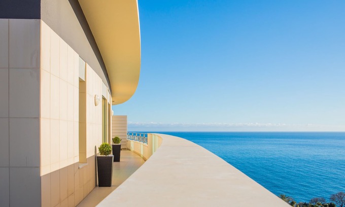 Sao Martinho Apartment | RodaMar PentHouse Apartment, located by the sea (50meter far)