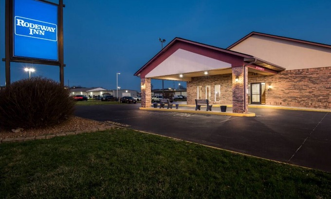 Effingham Hotel | Rodeway Inn Effingham North