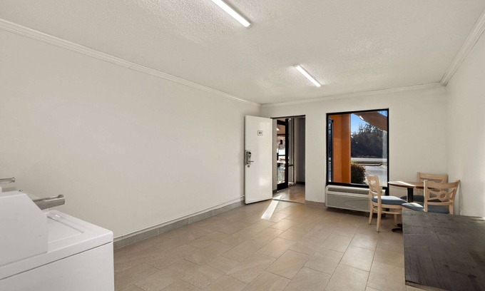 Lumberton Hotel | Rodeway Inn Lumberton Central