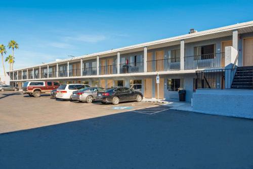 Westown Commercial Center Hotel | Rodeway Inn Phoenix North I-17