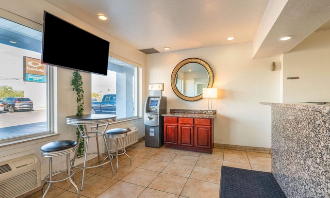 Metro North Corporate Park Hotel | Rodeway Inn Phoenix North I-17