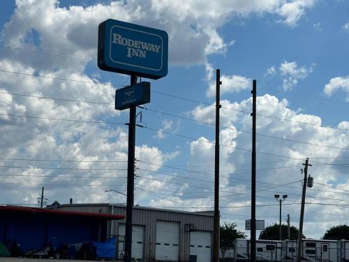 Tucker Hotel | Rodeway Inn Stone Mountain