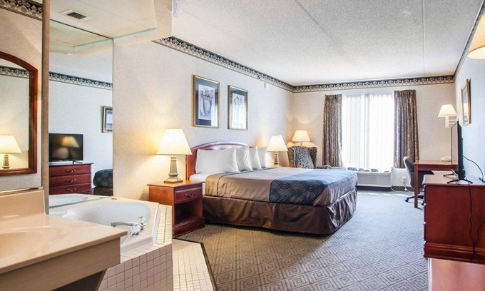 Milwaukee Hotel | Rodeway Inn & Suites Milwaukee Airport
