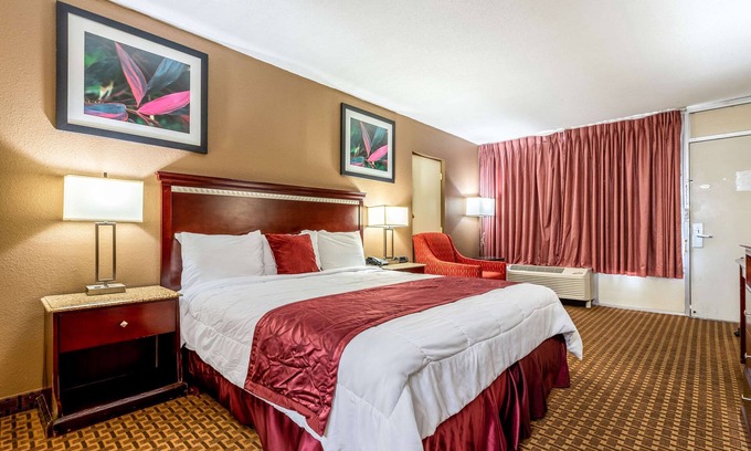 Bushnell Hotel | Rodeway Inn