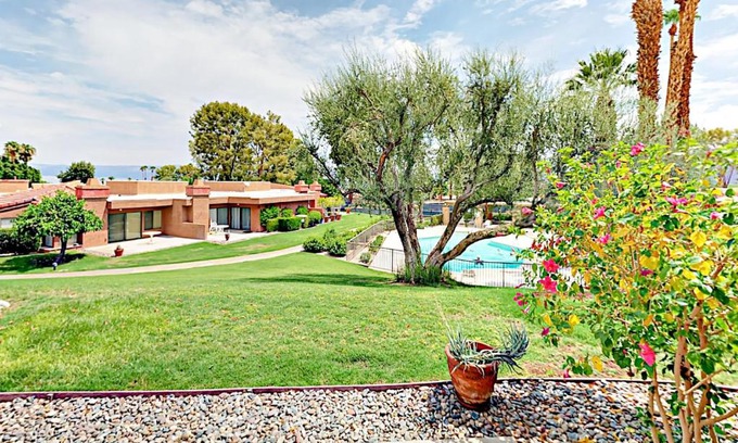 Palm Desert Apartment | Rolling Knoll Charm