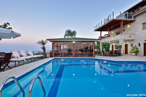 Rosh Pinna House | Rom Mansion