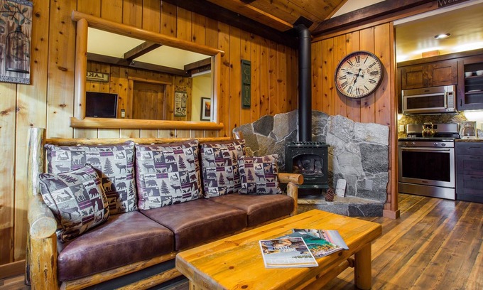 Tahoe Vista Cabin | Romance Suite Cottage