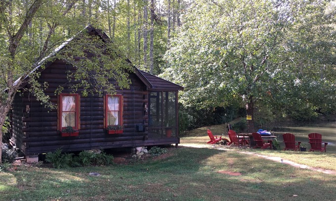 Dahlonega Cabin | Romantic cabin on horse farm just 6 miles away from historic downtown Dahlonega,