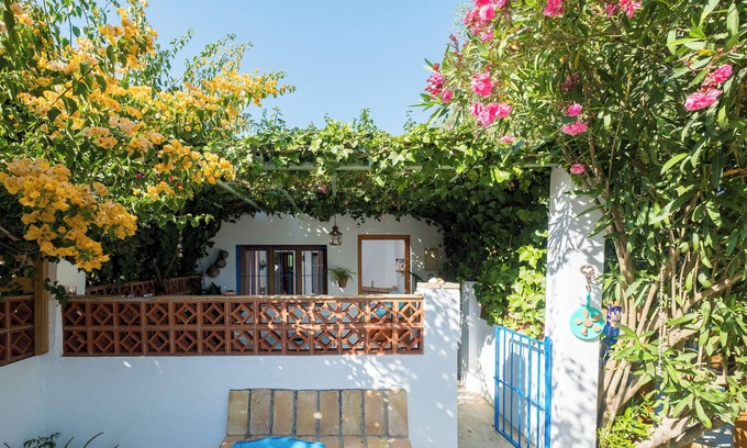 El Palmar House | Romantic Casa de María, near the beach with garden