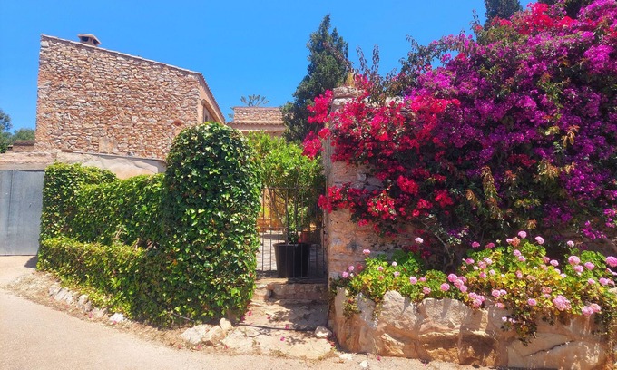 Felanitx Cottage | romantic Country house in the hills of Cas Concos, 8 pers., pool, A/C, Wifi