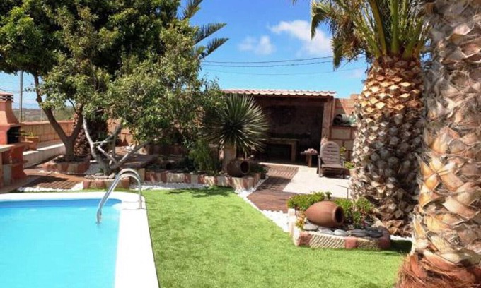 Arico Cottage | Romantic, historic country house with tropical garden