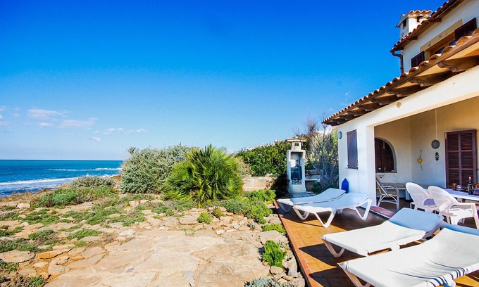 Urbanizacion S'Estanyol House | Romantic holiday home Sa Nau in the first place with a beautiful sea view!