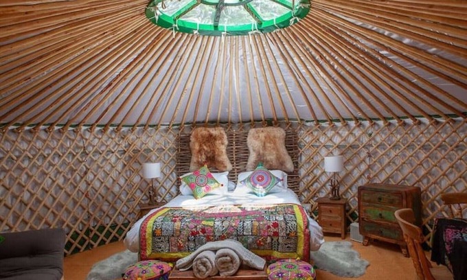 Hythe Cabin | Romantic luxury heated yurt. Private, peaceful wooded location with hot tub