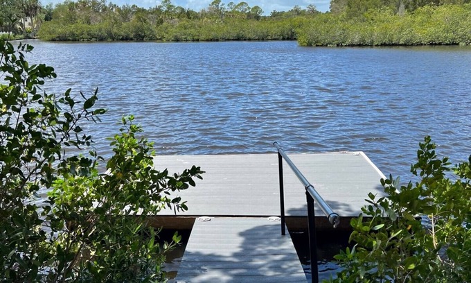 Marthas Vineyard House | ROMANTIC, PRIVACY, PARADISE, Free KAYAK - Renovated WATERFRONT with WIFI -HUDSON