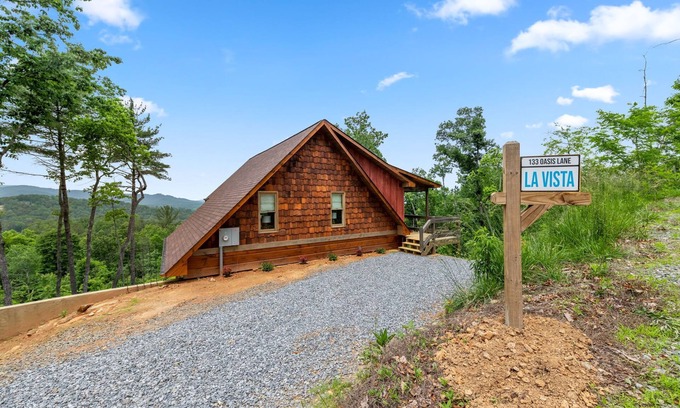 Blue Ridge Cottage | Romantic retreat with spectacular mountain view.