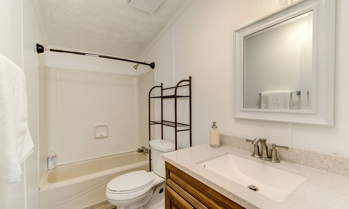 Bartlesville Cottage | Romantic secluded cottage on 5 acres