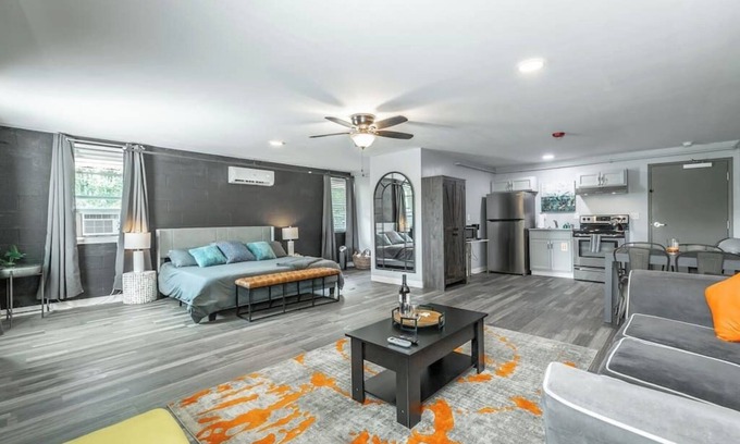 Rock Spring Apartment | Romantic Studio Retreat - King Bed, Fireplace, Close to Chattanooga