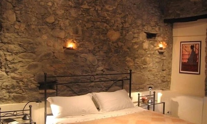 Fivizzano House | Romantic Tuscan Riverside Cottage Close to Shops/Restaurants