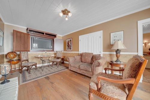 Sutter Creek Hotel | Romantic Victorian Getaway The Hideaway