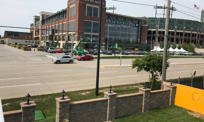 Green Bay House | Ron Wolf's Hall of Fame Club Housen1199 Shadow Lane