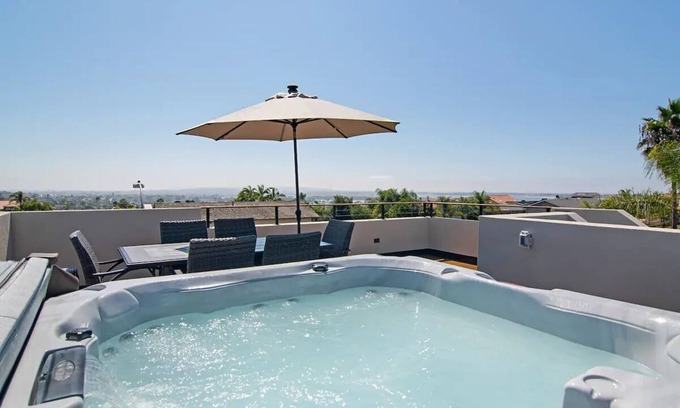 Bay Park House | Rooftop Hot Tub with Ocean Views, New House!