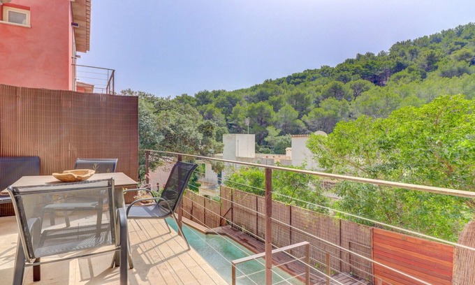Cala San Vicente Ski Chalet | Rooftop Jacuzzi, walking distance to the beach