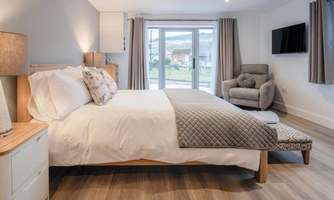 Pen-y-cae Apartment | Room 2 - The Sleeping Giant - Pen Y Cae Inn