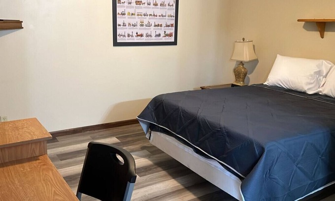 Harper Hotel | Room 32 - Standard Queen - Sleeps 2 - Harper Motel