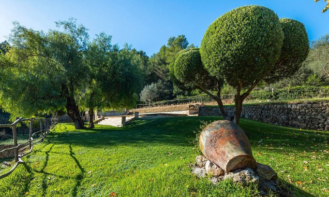 Puigpunyent Apartment | Room 'Habitación 2' with Mountain View, Shared Pool and Wi-Fi