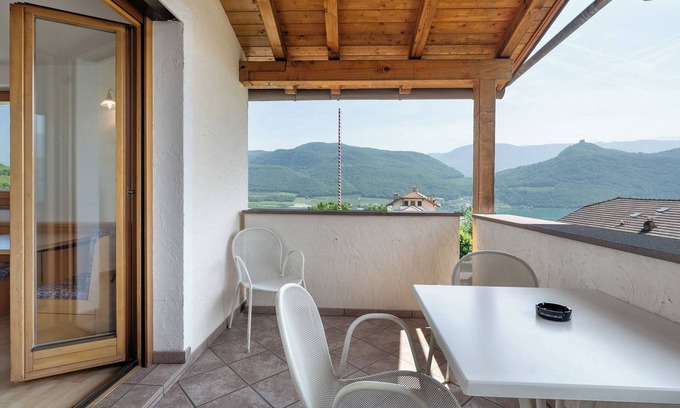 Sankt Josef Am See Apartment | Room 'Seaberhof 6' with Lake View, Shared Pool and Wi-Fi