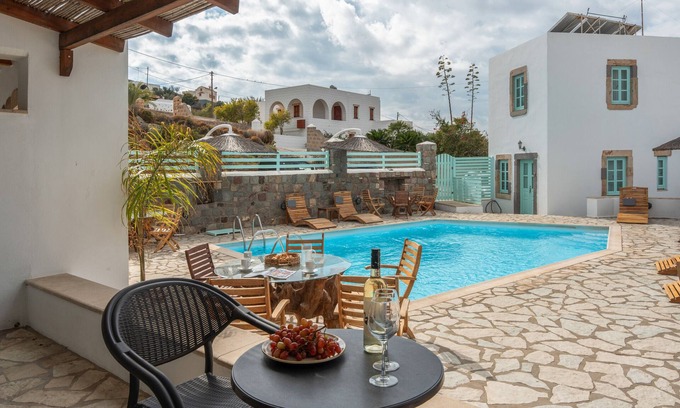 Skala Apartment | Room 'Triple Pool View No 4' with Shared Pool, Wi-Fi and Air Conditioning