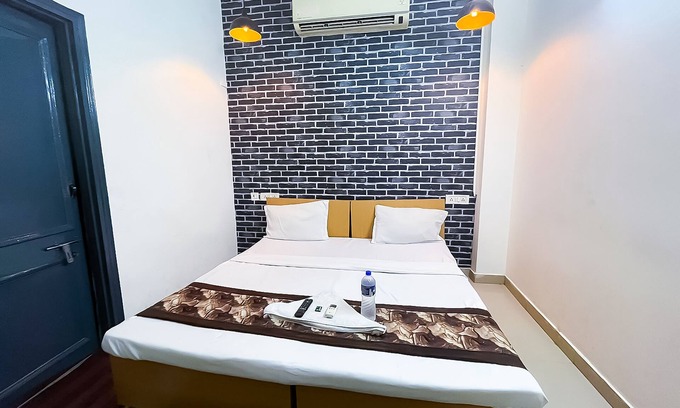 Block D Hotel | Roomshala 116 Krishna Villa