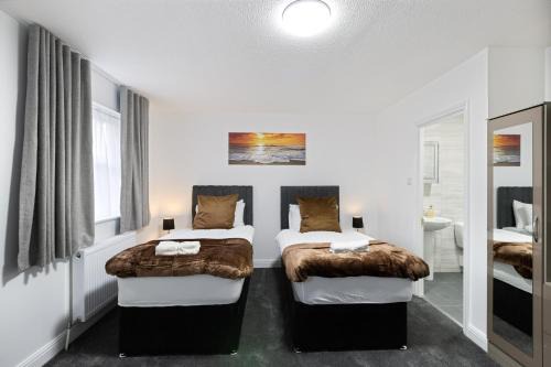 Hale Apartment | Roomy 3 bedroom house, 2 baths