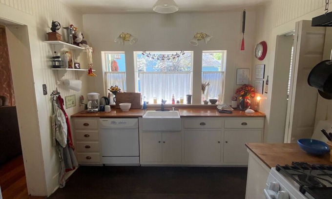 McCloud House | Roomy and fabulous home in the heart of historic Downtown McCloud!