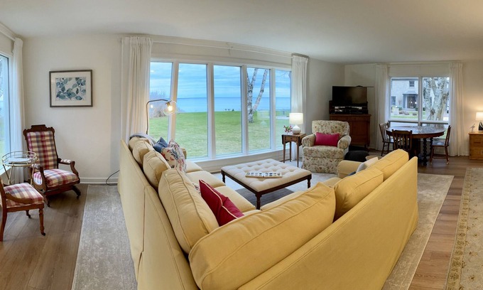 Kewaunee House | Roomy, Quiet Home Overlooking Lake Michigan