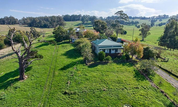 Neerim East Other | Rose Cottage - a rural retreat on a mixed farm
